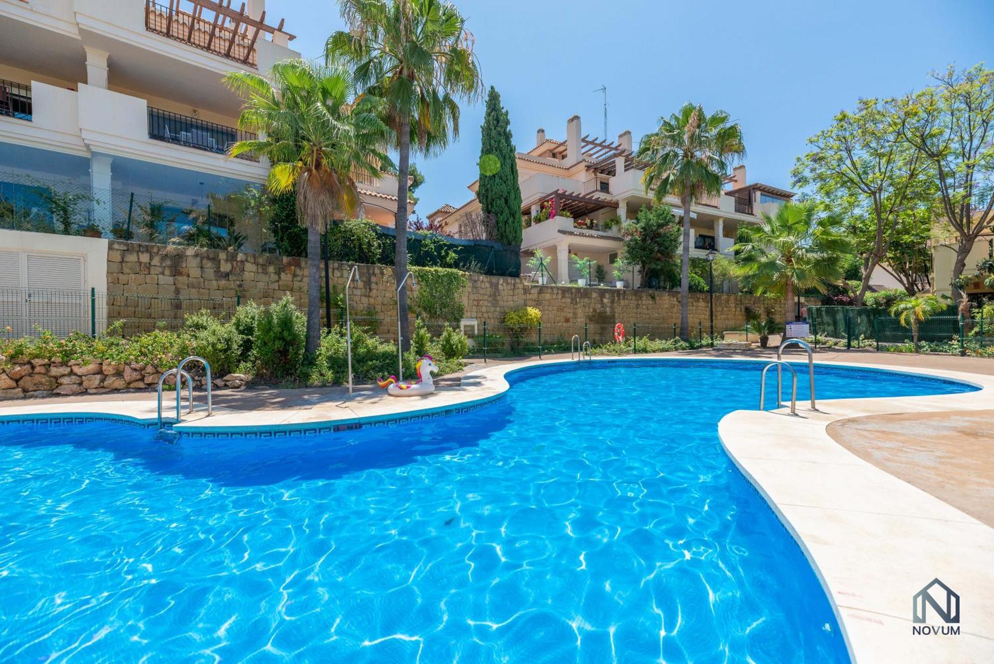 Modern And Spacious 2 Bdrm Penthouse With 3 Pools Apartment *
