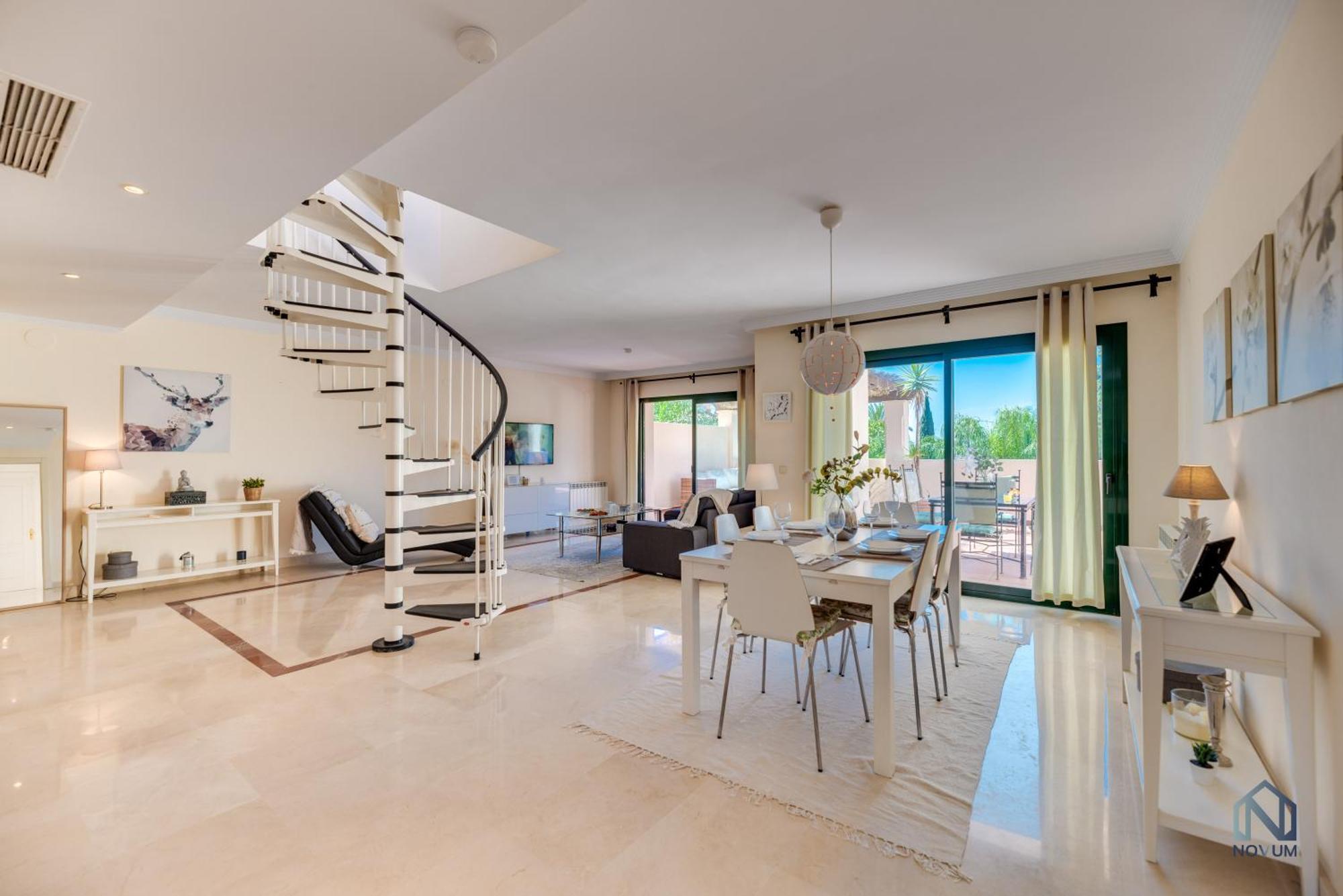 Apartment Modern And Spacious 2 Bdrm Penthouse With 3 Pools *
