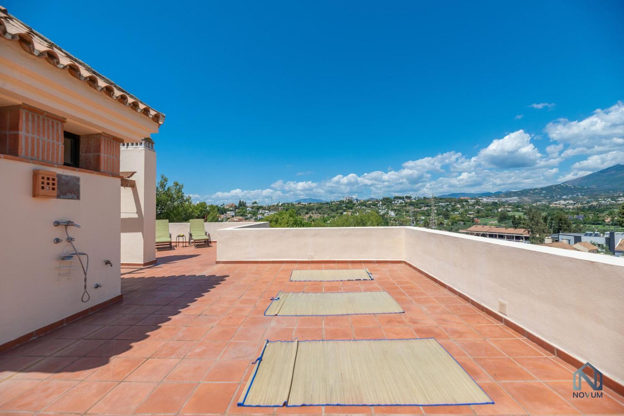 Modern And Spacious 2 Bdrm Penthouse With 3 Pools Apartment
