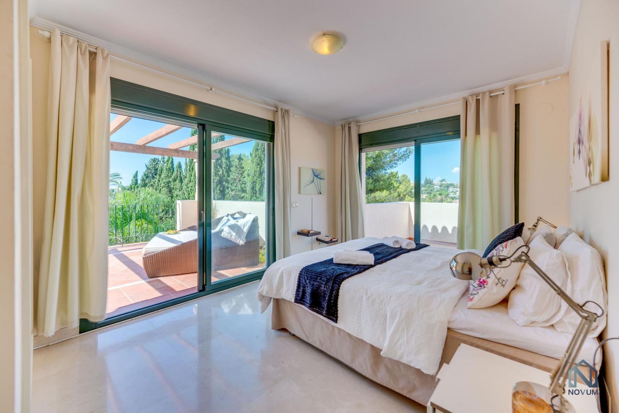 Apartment Modern And Spacious 2 Bdrm Penthouse With 3 Pools *