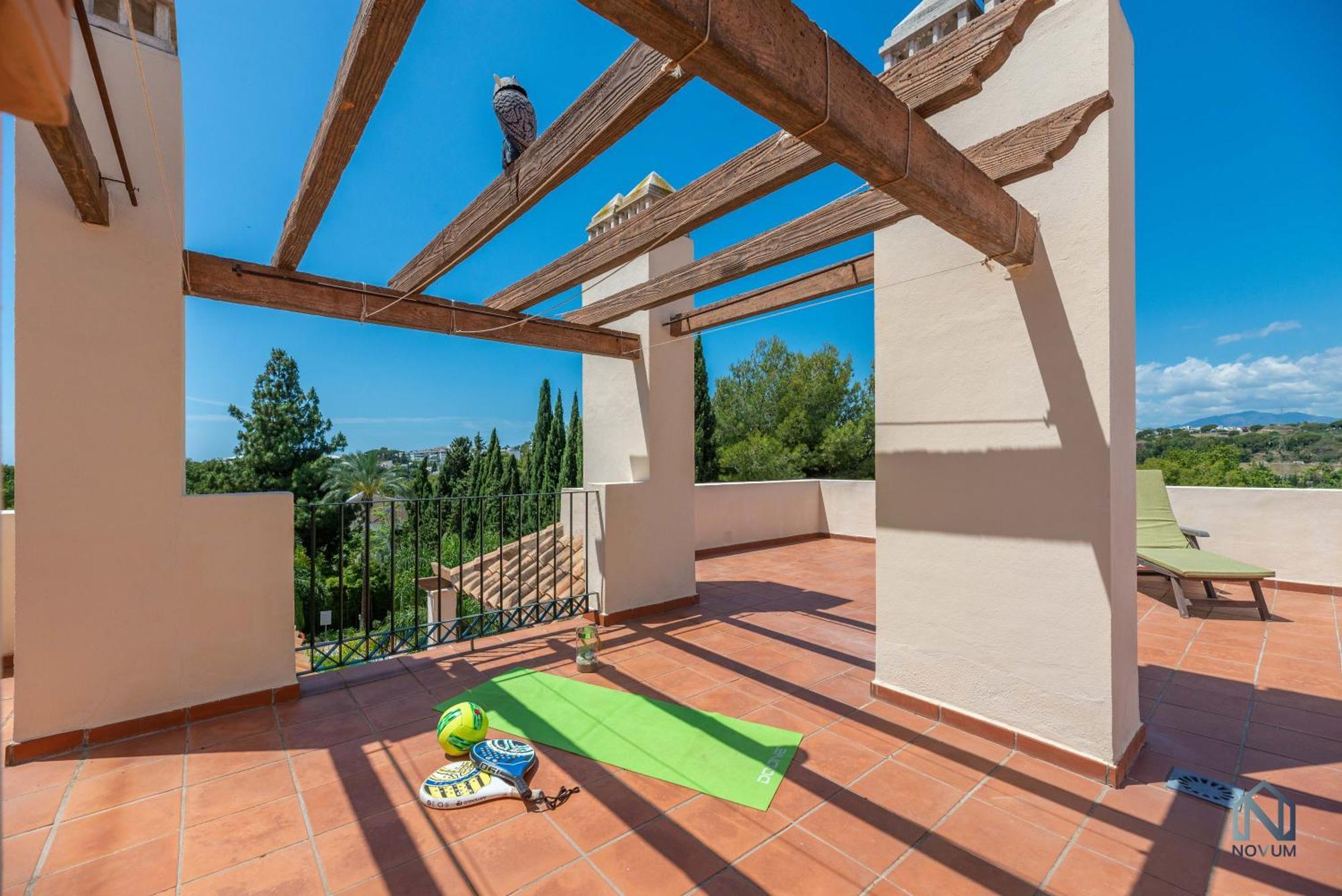 Modern And Spacious 2 Bdrm Penthouse With 3 Pools Apartment