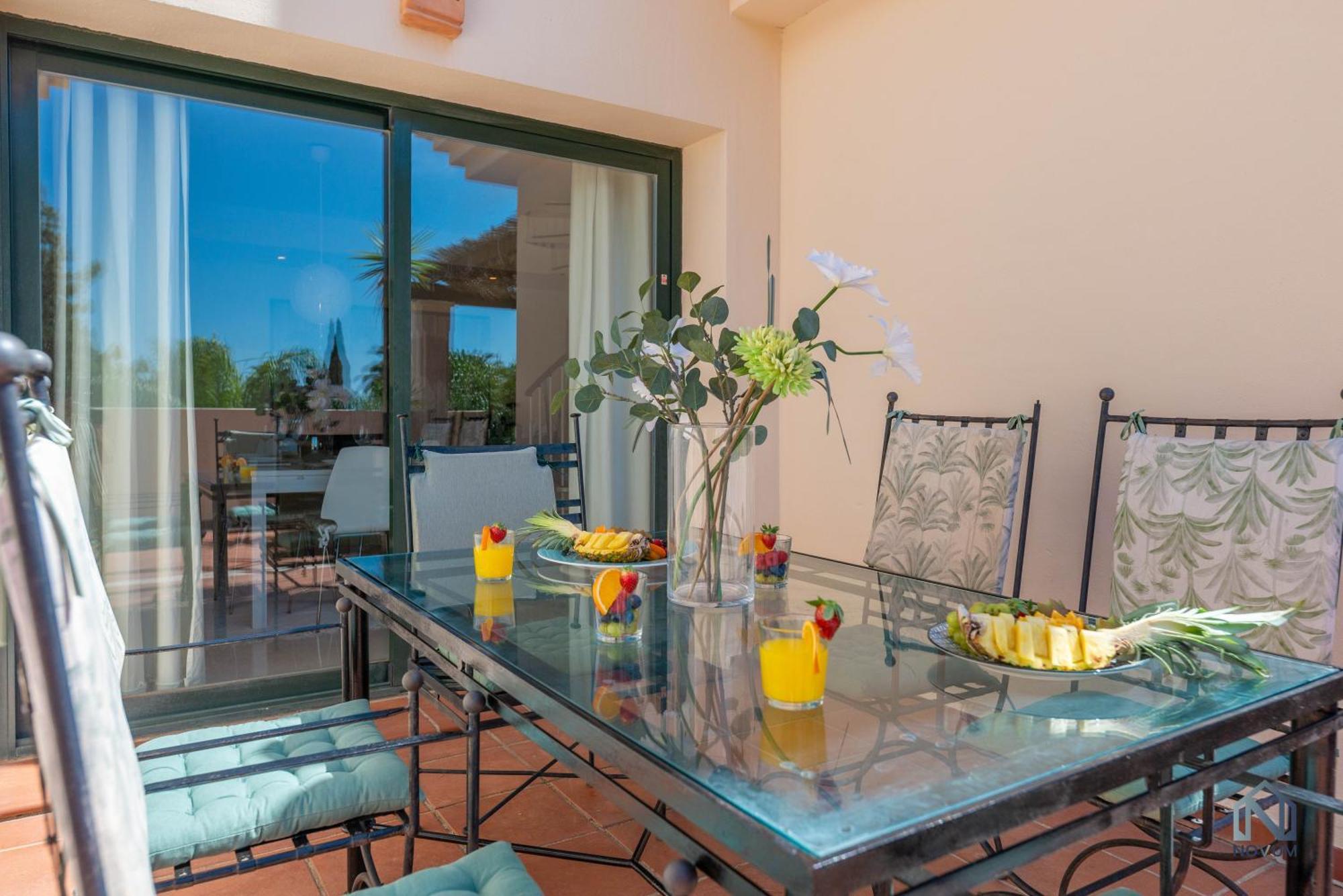 Modern And Spacious 2 Bdrm Penthouse With 3 Pools