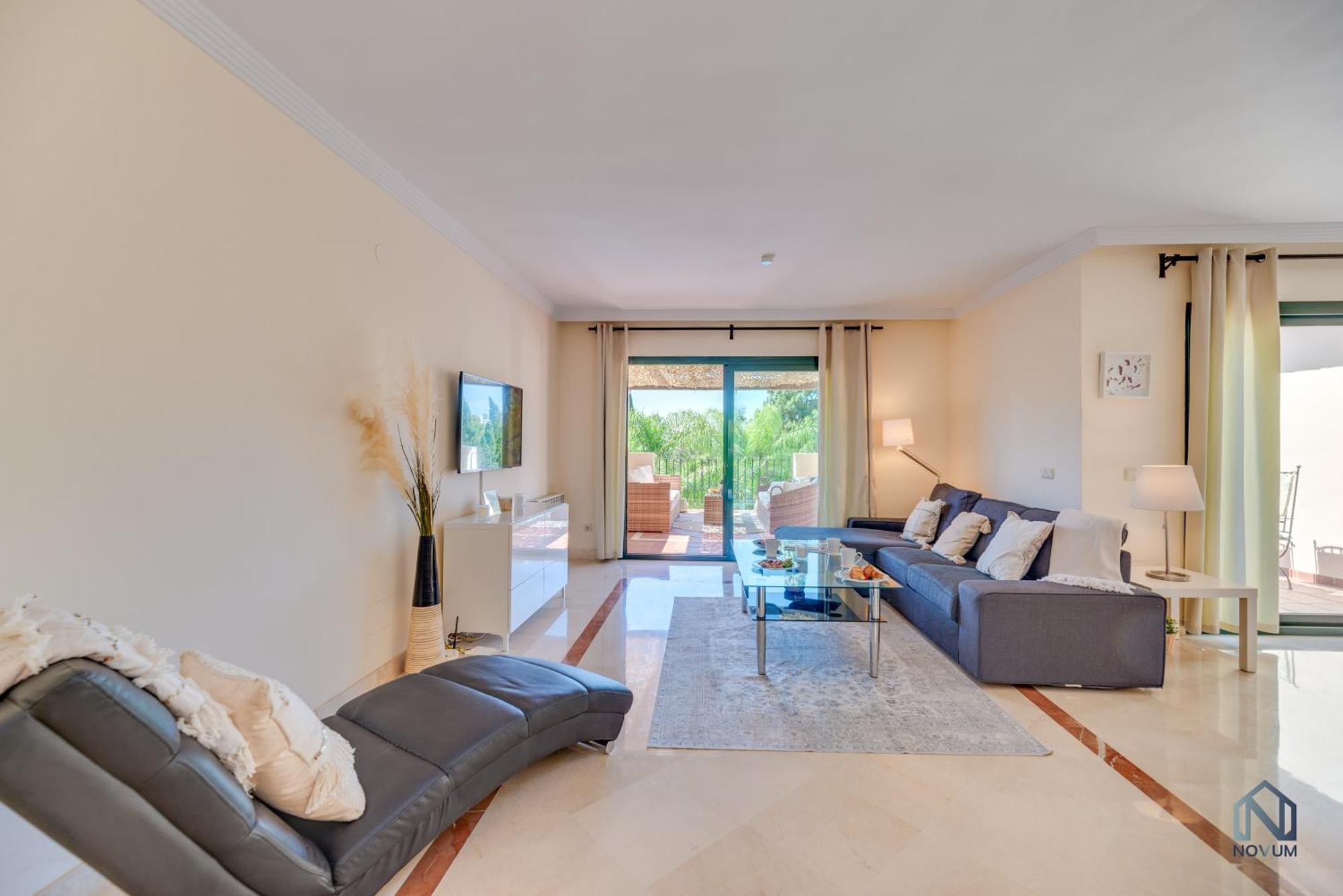 Modern And Spacious 2 Bdrm Penthouse With 3 Pools Apartment