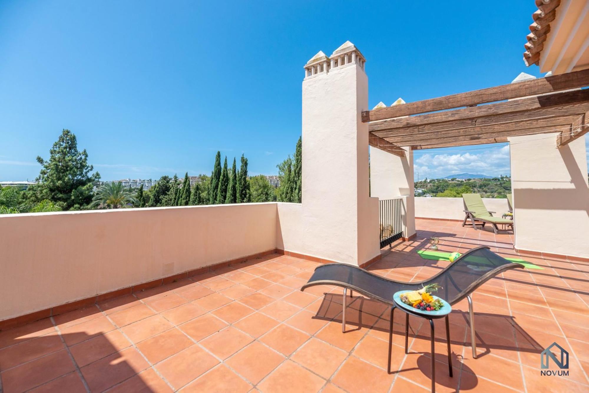 Modern And Spacious 2 Bdrm Penthouse With 3 Pools Apartment